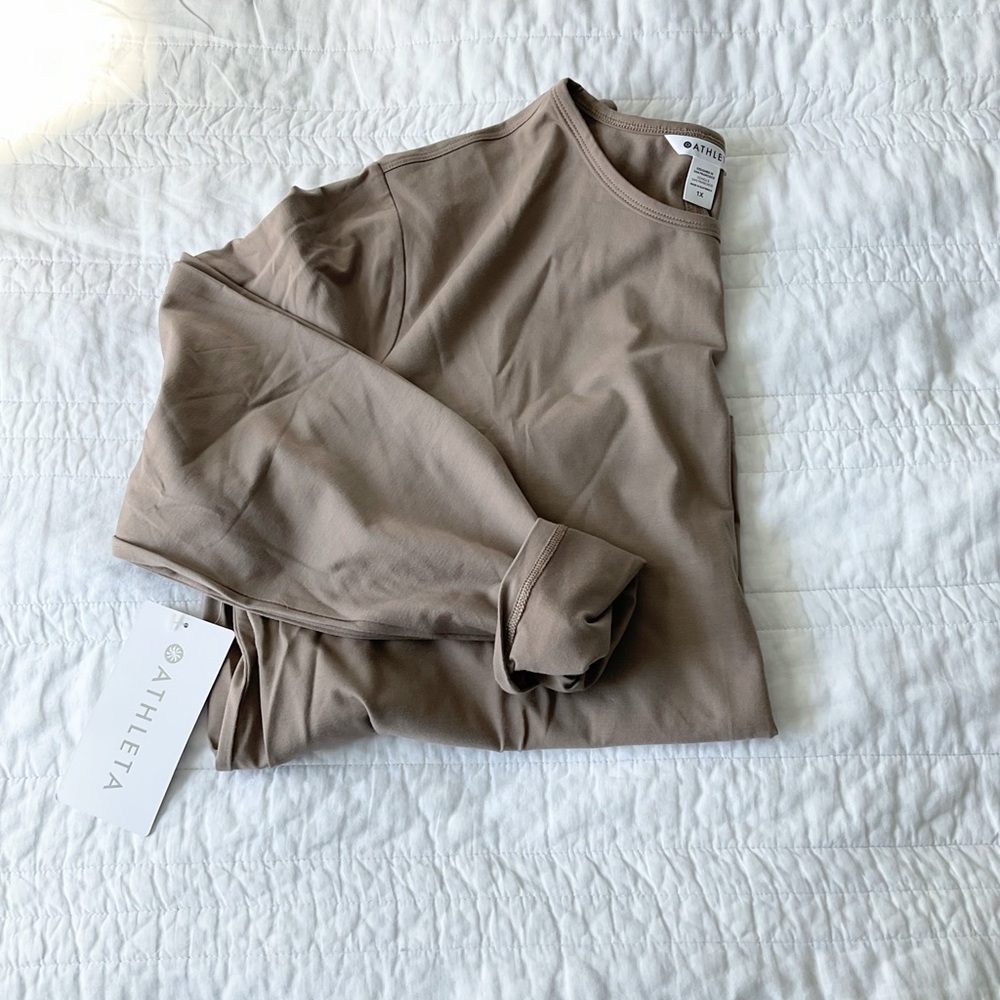 NWT Athleta Essential Top
